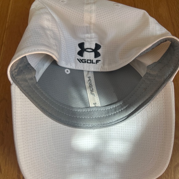 NWOT Men’s Under Armour hat - Picture 3 of 4